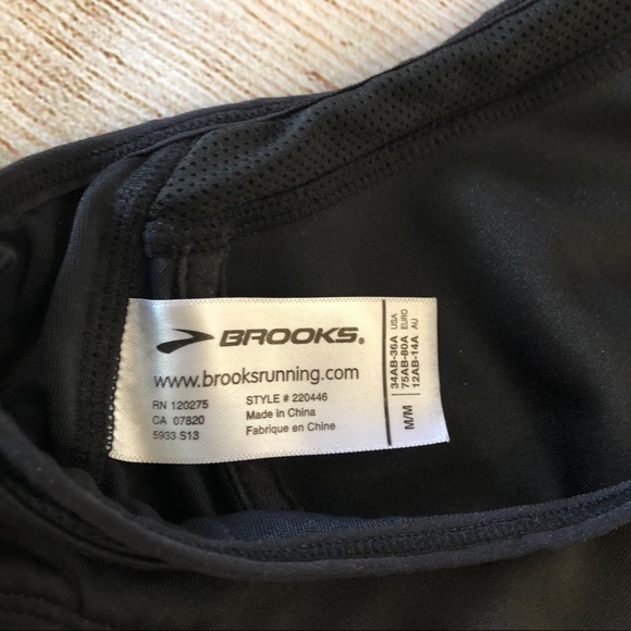Brooks Black Sports Bra. - Picture 5 of 6